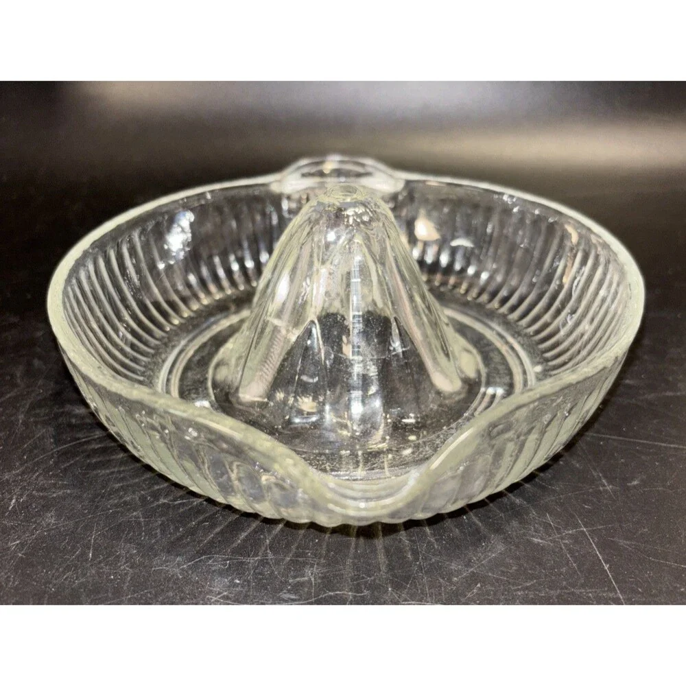 Vintage Clear Glass Lemon Orange Citrus Juice Maker Squeezer Reamer Juicer